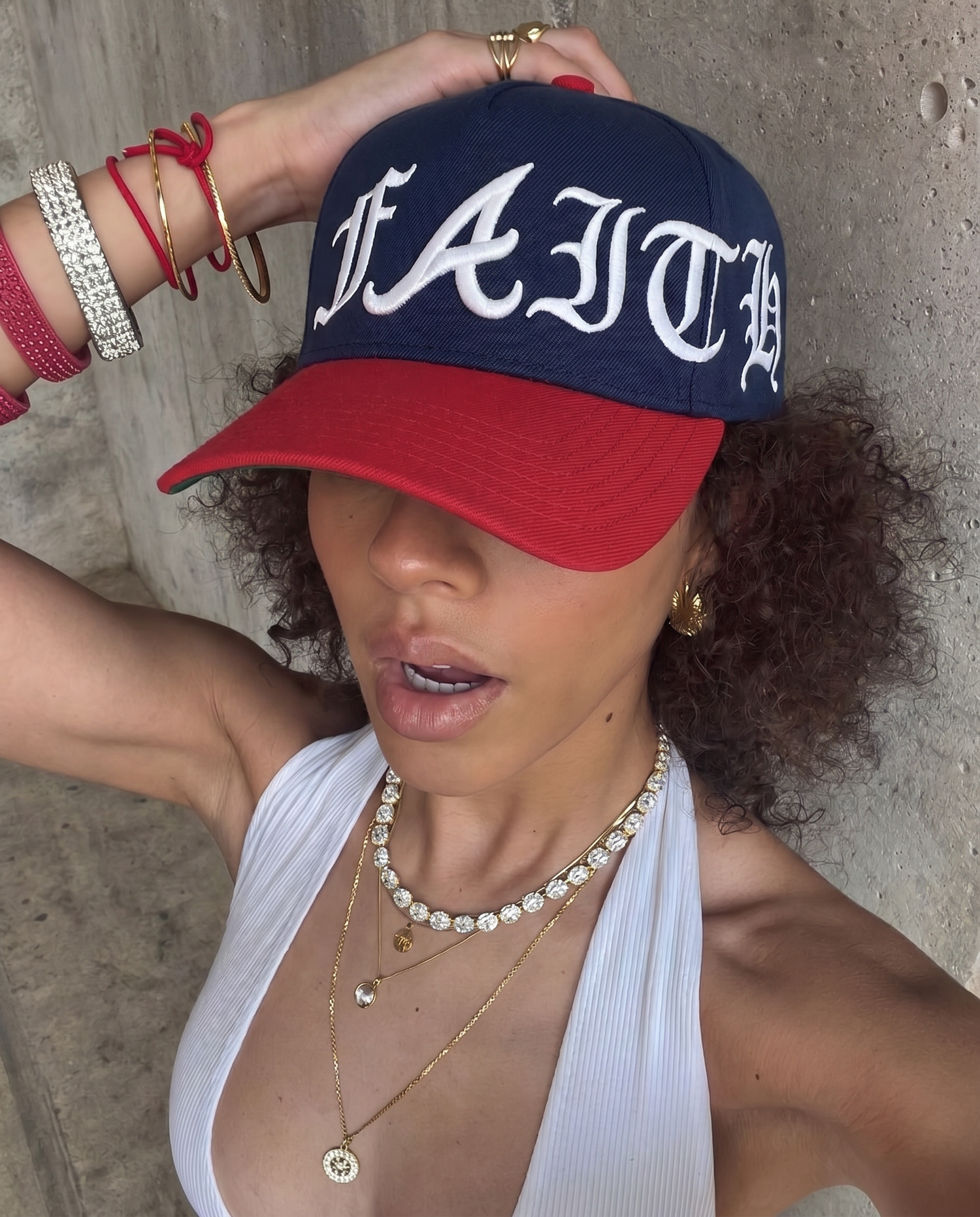 magnific_add-the-aframe-hat-in-img_2905783128.png__PID:3cb22618-9a56-4165-a93c-6f054856848b